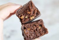 No-Bake Chocolate Banana Brownie Protein Bars