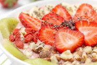 Creamy Strawberry and Ginger Smoothie Bowl Recipe