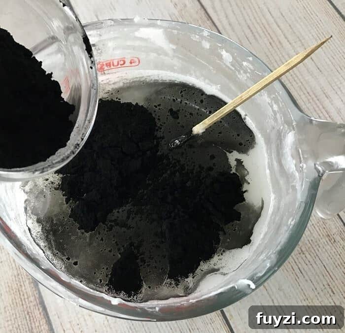 Easy DIY peppermint & charcoal detox soap recipe with peppermint essential oil. Helps increase circulation, unclogs pores, remove impurities, fight acne, and improve the health of your skin. {essential oils for skin, acne, faces, tightening, skincare, Young Living, doTERRA, activated charcoal, melt and pour soap} #essentialoils #essentialoilrecipes #essentialoilDIY #naturalDIY #essentialoilsoap #charcoalsoap #facesoap #charcoalfacesoap #peppermintessentialoil #homemadesoap