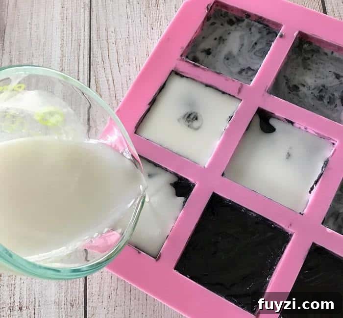 Easy DIY peppermint & charcoal detox soap recipe with peppermint essential oil. Helps increase circulation, unclogs pores, remove impurities, fight acne, and improve the health of your skin. {essential oils for skin, acne, faces, tightening, skincare, Young Living, doTERRA, activated charcoal, melt and pour soap} #essentialoils #essentialoilrecipes #essentialoilDIY #naturalDIY #essentialoilsoap #charcoalsoap #facesoap #charcoalfacesoap #peppermintessentialoil #homemadesoap