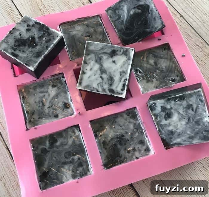 Easy DIY peppermint & charcoal detox soap recipe with peppermint essential oil. Helps increase circulation, unclogs pores, remove impurities, fight acne, and improve the health of your skin. {essential oils for skin, acne, faces, tightening, skincare, Young Living, doTERRA, activated charcoal, melt and pour soap} #essentialoils #essentialoilrecipes #essentialoilDIY #naturalDIY #essentialoilsoap #charcoalsoap #facesoap #charcoalfacesoap #peppermintessentialoil #homemadesoap