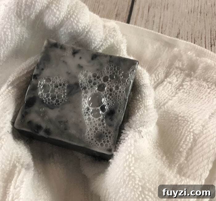 Easy DIY peppermint & charcoal detox soap recipe with peppermint essential oil. Helps increase circulation, unclogs pores, remove impurities, fight acne, and improve the health of your skin. {essential oils for skin, acne, faces, tightening, skincare, Young Living, doTERRA, activated charcoal, melt and pour soap} #essentialoils #essentialoilrecipes #essentialoilDIY #naturalDIY #essentialoilsoap #charcoalsoap #facesoap #charcoalfacesoap #peppermintessentialoil #homemadesoap