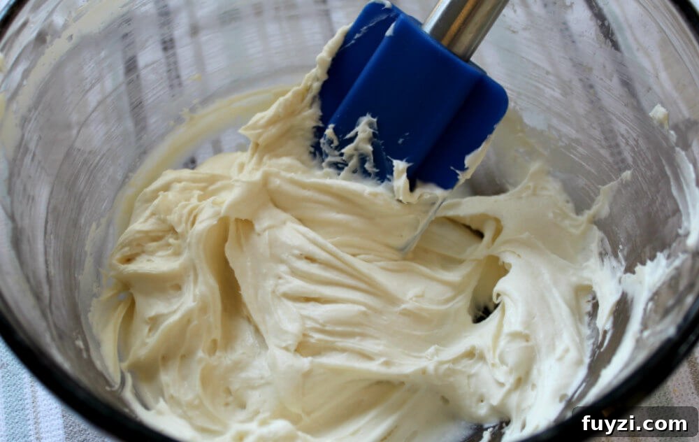 Cinnamon Roll Keto Cake4