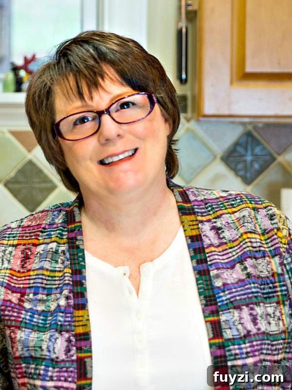 Head shot of Jennifer Field.