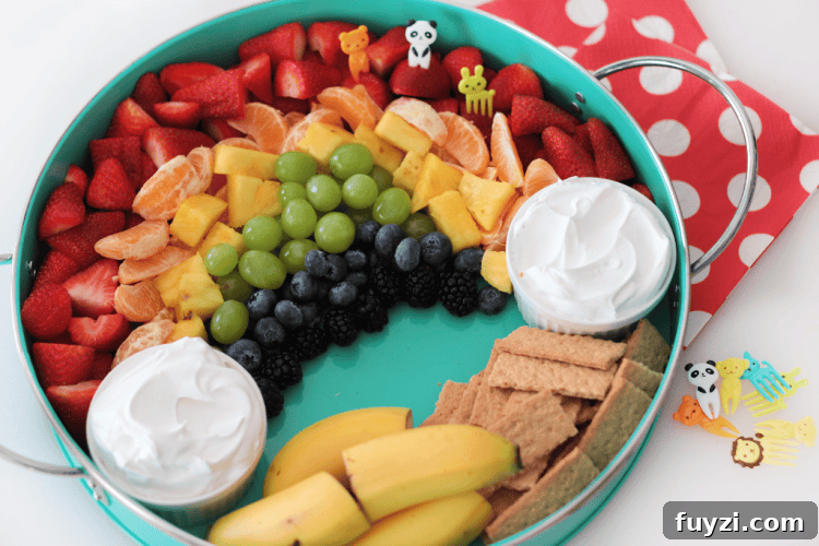 fruit platter with bananas and graham crackers