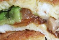 Creamy Avocado, Brie and Mushroom Omelette Recipe
